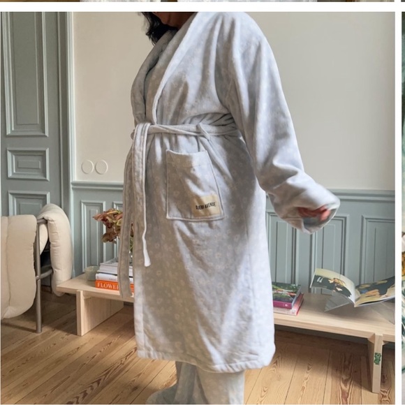 Djerf Avenue Robe in Dream Cake. Size M/L NWT - Picture 5 of 8